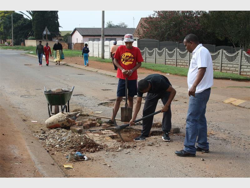 High court rules private citizens can fix roads and charge government for it